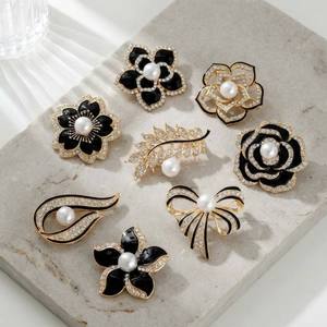 Schleifenbrosche mit Strass, Perlen und Kristallen, Schwarzem Emaille und Goldton-Legierung, Luxuriöse Damen-Schleifenbroschen im Großhandel, Broche Femme - Product Image 1