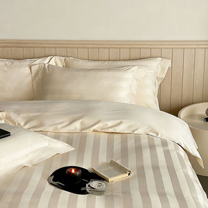 <strong>Customized</strong> Classic Striped Duvet <strong>Cover</strong> <strong>Set</strong> Breathable Microfiber 4Pcs Bedding <strong>Set</strong> for Home &amp; Hotel - Product Image 2