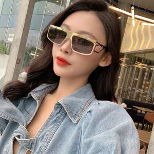 แว่นกันแดดทรงเหลี่ยมโลหะสำหรับผู้หญิง รุ่น 1934FACER กรอบสีทอง เลนส์ TAC ป้องกันรังสียูวี 400 แฟชั่นป้องกันแสงแดด เหมาะสำหรับการเดินทางและกิจกรรมบนเวที - Product Image 5