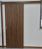 Porte coulissante WPC à montage en surface, panneau recouvert de grain de bois fin, résistant à l'humidité, anti-déformation, porte intérieure suspendue pour la maison, CE