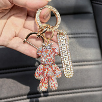 Porte-clés de voiture mini ours violent en diamant complet, pendentif délicat à thème lettres pour filles