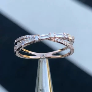 Anello a Forma di X per Donne, Anello Minimalista alla Moda, Accessorio per Uso Quotidiano - Product Image 1
