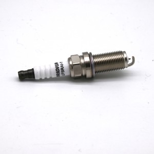 Bougies d'allumage en iridium platine de haute qualité 1884111051 pour modèles <span class=keywords><strong>Suzuki</strong></span> K20hr-u11, accessoires pour moteur à essence - Product Image 2