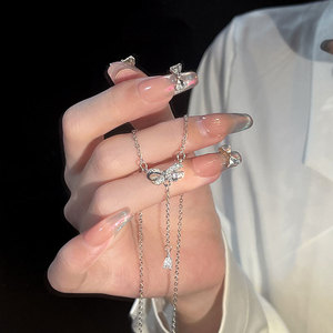 Collana con Fiocco a Cuore Serie Principessa Fugitiva per Donne, Design Elegante e Freddo in Acciaio Inossidabile con Goccia d'Acqua, Modello R4040 - Product Image 2