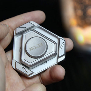 Spinner Antiestrés de Acero Inoxidable en Forma de Corazón, Juguete de Descompresión para Adultos y Niños, Juguete Giratorio de Metal - Product Image 3