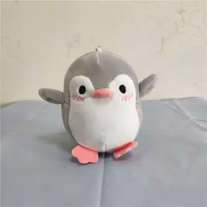 Çocuklar için sanat ve el sanatları Mini özel kulübü anahtarlık Pvc banyo ördek 6 inç yumuşak battaniye kafa peluş oyuncak sevimli penguen şapka