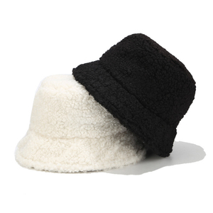 <span class=keywords><strong>ACE</strong></span> personnalisé fourrure <span class=keywords><strong>chapeau</strong></span> <span class=keywords><strong>de</strong></span> seau en gros chaud coton seau <span class=keywords><strong>chapeau</strong></span> en peluche noir seau <span class=keywords><strong>chapeau</strong></span> pour l'hiver - Product Image 4