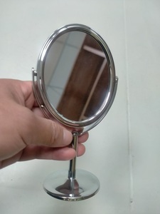 Espejo Ovalado Metálico de Doble Cara con Rotación de 360 Grados y Juego de Cepillos para el Cabello, Superventas - Product Image 3