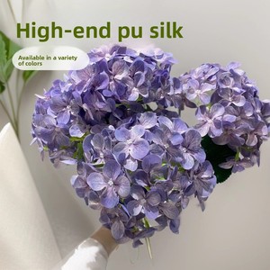 Fleur artificielle d'hortensia réaliste, moderne, durable et écologique pour la décoration de la maison, salon et table à manger - Product Image 1