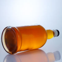 Botella de Licor Redonda de Vidrio Extra Flint de Alta Claridad de 700ml/750ml con Acabado de Corcho para Envasado Personalizado de Licores