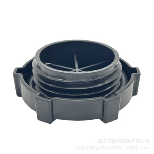 ฝาปิดถังน้ำมันรถบัสยูทง สีดำ ทำจากโพลีออกซีเมทิลีน พร้อมโซ่สำหรับฝาถังน้ำมัน - Product Image 3