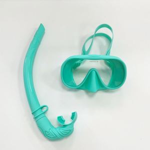 Kit de Snorkel Universal con Máscara de Media Cara y Snorkel de Silicona de Bajo Volumen y Multicolor para Adultos - Product Image 3