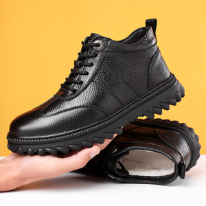 รองเท้าบูทหิมะฤดูหนาวสำหรับผู้ชายสีดำแบบผูกเชือกพื้นหนาหนังวัวอุ่นสบายสำหรับคุณพ่อวัยกลางคนและผู้สูงอายุ - Product Image 3