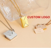 Collier en acier inoxydable personnalisé avec lettres d'amour, plaqué or 18 carats, enveloppe Non décolorée, médaillon pendentif pour Couple, vente en gros