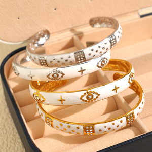 กำไลข้อมือสไตล์ยุโรปอเมริกันแบบเรโทรประดับดอกไม้คริสตัลและเพชรเทียมสำหรับผู้หญิง ปรับขนาดได้ - Product Image 3