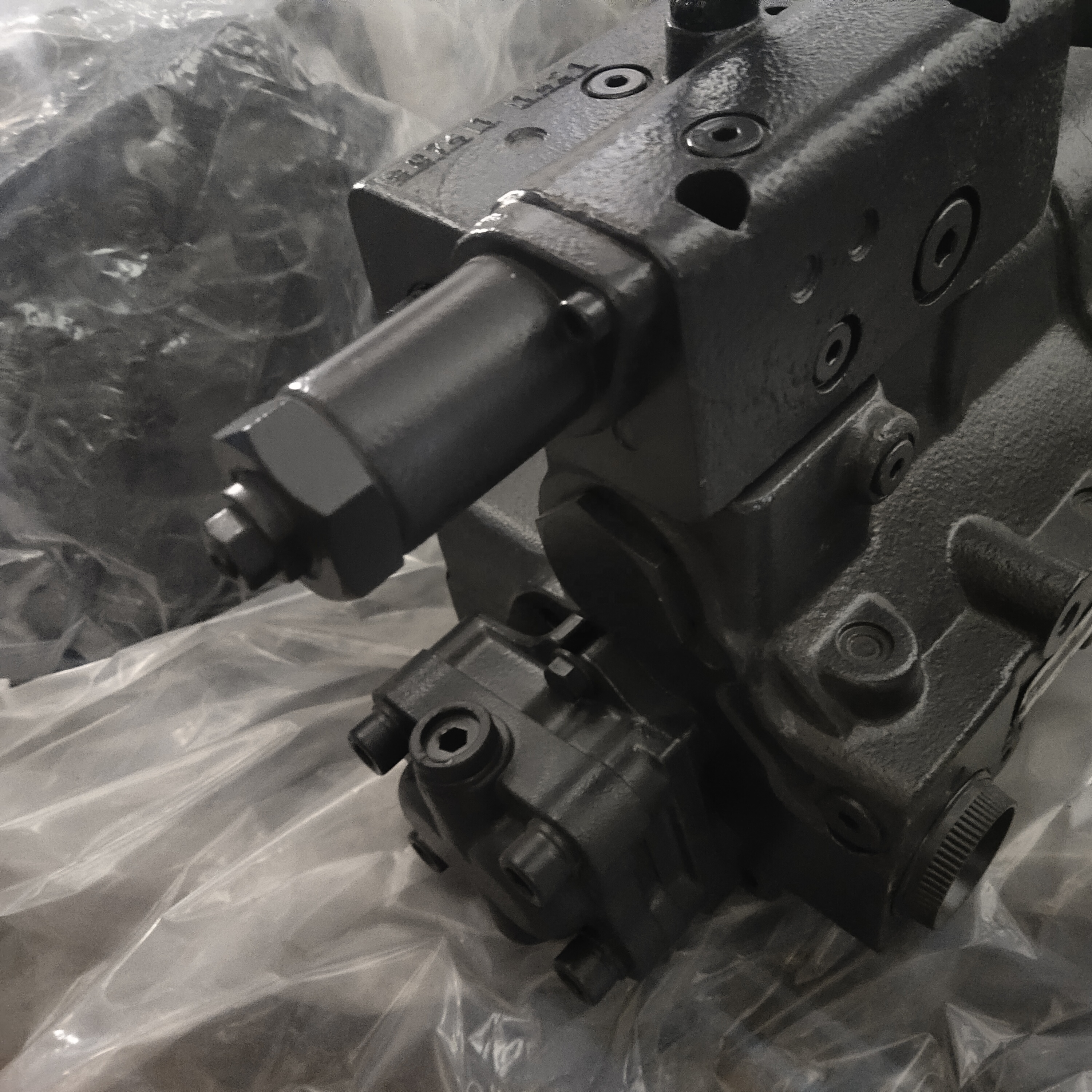 ZX65 Hydraulic Pump Main Pump - Original Nachi PVK-3B-725-N-5074A