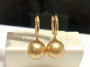 Populares Pendientes de Perlas de Oro de 18K con Acabado Mate Fino, Adornados con Pequeños Detalles Brillantes - Product Image 6