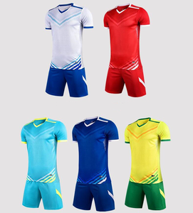 2025 индивидуальная сублимационная 100% униформа из полиэстера, Футбольная майка, тренировочные шорты, комплекты командного футбола - Product Image 1