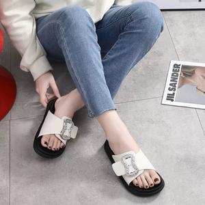 รองเท้าแตะสายรัดส้นสไตล์เกาหลีเข้ากับทุกชุดรองเท้าแตะชายหาดกันลื่นสำหรับใส่ในบ้านรองเท้าแตะสำหรับใส่ในฤดูร้อน - Product Image 1