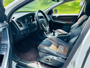 Vente en gros <span class=keywords><strong>Volvo</strong></span> <span class=keywords><strong>XC60</strong></span> 2014-2016 T5 <span class=keywords><strong>Essence</strong></span> 2.0T SUV d'<span class=keywords><strong>occasion</strong></span> Traction avant 5 places SUV moyen Conduite à gauche - Product Image 5