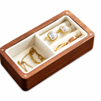 Boîte à bijoux en bois de noyer noir, petite et portable, avec intérieur en velours, aimantée, pour bagues, boucles d'oreilles et bracelets, idéale comme cadeau pour femme
