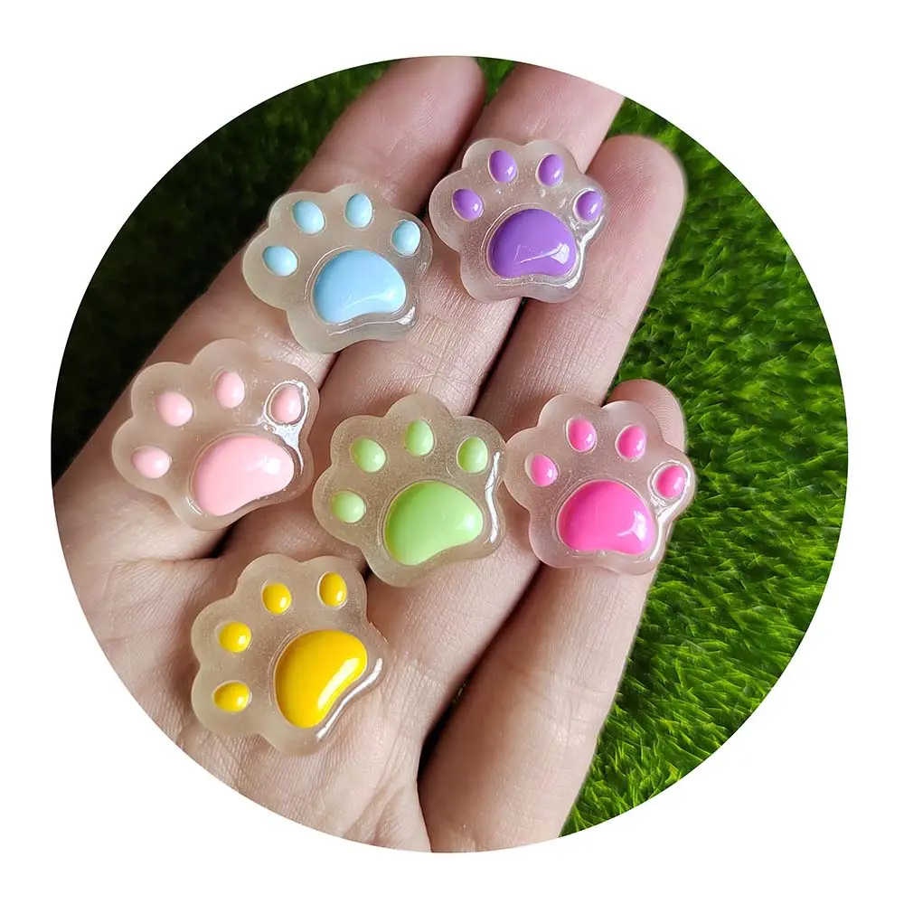 Mode baru 100 buah/lot warna-warni bersinar dalam gelap bentuk cetak kaki kucing tanpa lubang jimat manik-manik aksesori untuk membuat perhiasan