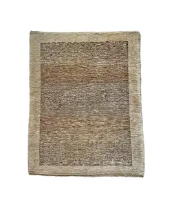 Gabbeh地毯非常出色，为走廊提供带有粗结和鲜艳泥土色彩的传统波斯地毯