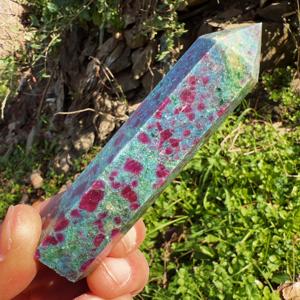 Torre de Cristal de Piedra Natural Pulida de Estilo Bohemio con Rubí en Punta de Cianita para Decoración del Hogar Única y Regalos Navideños - Product Image 3