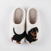 Personnalisé mignon hiver chaud peluche floue maison teckel chien chat animal pantoufles en peluche pour les femmes