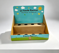 Cadeaux avec logo client, jouets, collations, petit comptoir, boîte de présentation de table