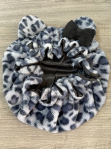 Photos réelles du <span class=keywords><strong>bonnet</strong></span> de nuit en peluche avec oreilles d'animaux, doublure en satin léopard, <span class=keywords><strong>bonnet</strong></span> de nuit pour protéger les cheveux bouclés, <span class=keywords><strong>bonnet</strong></span> de spa pour femmes - Product Image 2