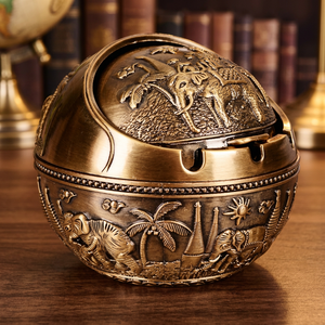 Cendrier de bureau rond en laiton vintage avec motif éléphant et palmier pour la décoration de la maison - Product Image 1