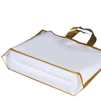 Sac de shopping en plastique de haute qualité avec poignée, design gratuit, pour l'emballage de vêtements, logo personnalisé