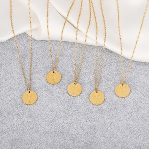 Colgante de acero PVD con forma de moneda redonda y geométrica, gargantilla de 12 meses de <span class=keywords><strong>nacimiento</strong></span>, grabado personalizado, joyería de cumpleaños - Product Image 4