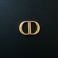 Badge de luxe personnalisé en métal plaqué or, étiquette gravée en creux en alliage de zinc, pour vêtements, sacs, marque de créateur, OEM, livraison en 7 jours
