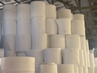 Utilisation de rouleau de mousse EPE blanc écologique pour la sous-couche de sol prix bon marché et vente en gros en vrac du Vietnam