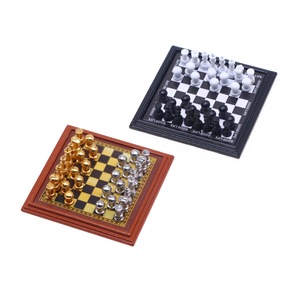 Xicheng Dollhouse mini Kim Loại cờ vua đĩa BJD vải nhỏ thu nhỏ người lính cảnh câu đố Prop mô hình phụ kiện - Product Image 1