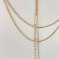 Collier Bowei pour femme avec design à double couche et plaque torsadée