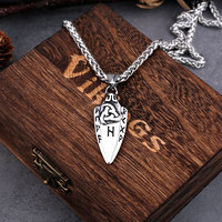 Perhiasan Punk Liontin Tombak Viking Pria yang Dapat Dipersonalisasi, Baja Anti Karat 316L PVD, Simbol Pelindung Huruf, Kalung Tombak Segitiga
