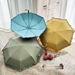 Paraguas de princesa OEM con logotipo personalizado, diseño de cuadros gingham, borde con volantes, mango largo con revestimiento de color madera, para sol y lluvia, regalo para mujeres y niñas - Product Image 2