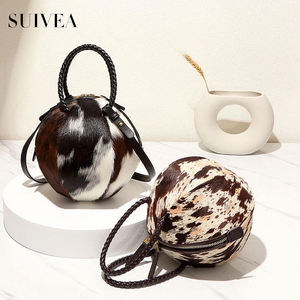 Bolsos de mano con personalidad de tendencia de Europa y Estados Unidos para mujer, bolso cruzado de un hombro con piel de bola redonda - Product Image 3