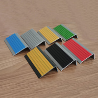 Bande de protection d'escalier en PVC souple antidérapante en forme de L pour usage commercial et domestique, écologique, classe B1