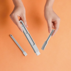 Recogedor de Polvo Portátil Multiusos 2 en 1, Herramienta de Limpieza, Cepillo para Ventanas, Cepillo para Limpiar Teclados y Puertas - Product Image 2