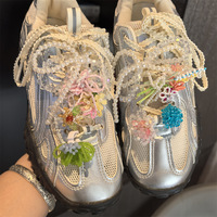 Breloques de chaussures bohèmes pastel avec fleurs perlées, décorations florales multicolores faites à la main avec lacets de perles pour baskets