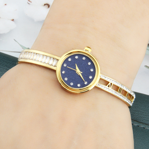 Orologio elettronico al quarzo da <span class=keywords><strong>donna</strong></span> <span class=keywords><strong>alla</strong></span> <span class=keywords><strong>moda</strong></span> accessori per gioielli con numeri romani rosa cavi 18K oro acciaio inossidabile orologio da polso - Product Image 2