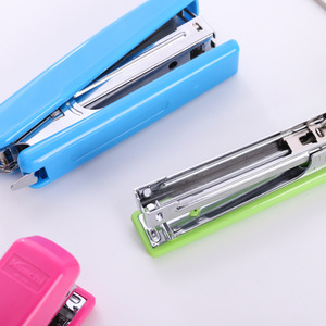 เครื่องเย็บกระดาษฮัวชิ รุ่น 209 สีสันสดใส ขนาดเล็ก สำหรับเย็บกระดาษและถอดลวดเย็บ - Product Image 2