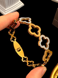 Elegante Bracciale di Lusso alla Moda per Bambini, Stile <span class=keywords><strong>Old</strong></span> Money, Quadrifoglio, in Acciaio Inossidabile di Alta Qualità - Product Image 5