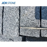 Pilier de palissade en pierre de granit gris naturel bon marché de la Chine pour clôture de jardin et bordures