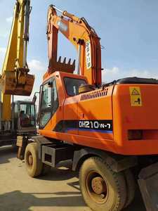 Excavatrice sur pneus DOOSAN DX210 d'occasion, 21 tonnes, moteur d'origine, faible nombre d'heures de fonctionnement, petite pelle hydraulique pour travaux en extérieur - Product Image 2