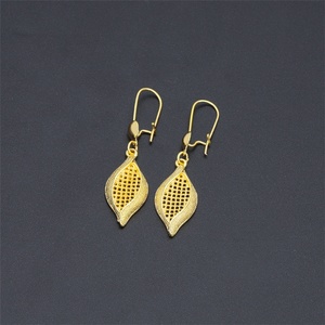 Jxx 2023 Nuevo Diseño de Moda, Pendientes Colgantes de Latón con Baño de Oro de 24k, con Forma de Corazón y Hoja, para Mujer - Product Image 4
